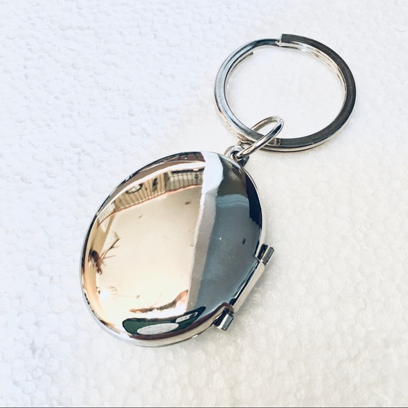 Sheridan Hinged Locket key chain in silver plate - Picture 2 of 7